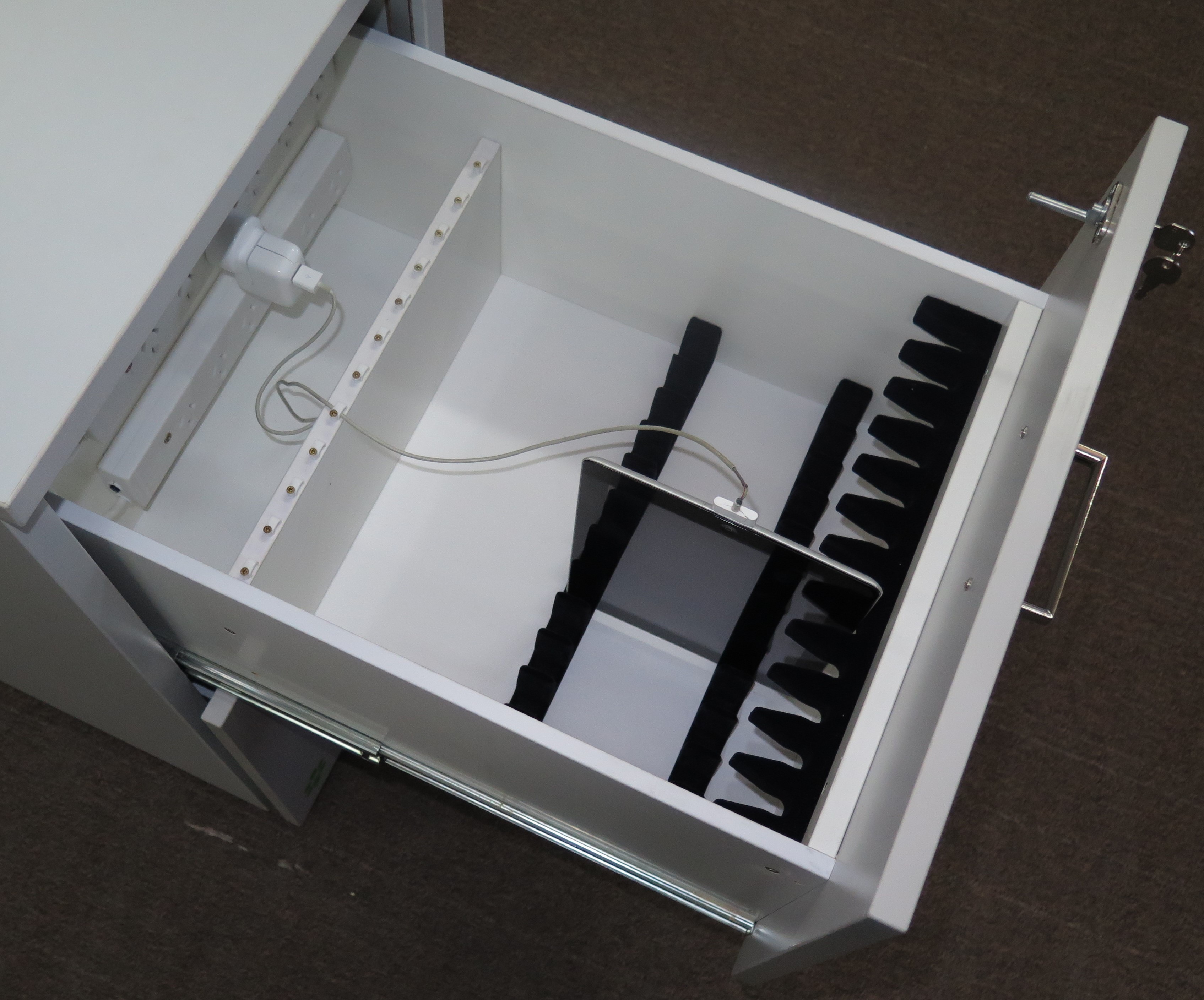 iPad/Chromebook Store-n-Charge Mobile - Image 3